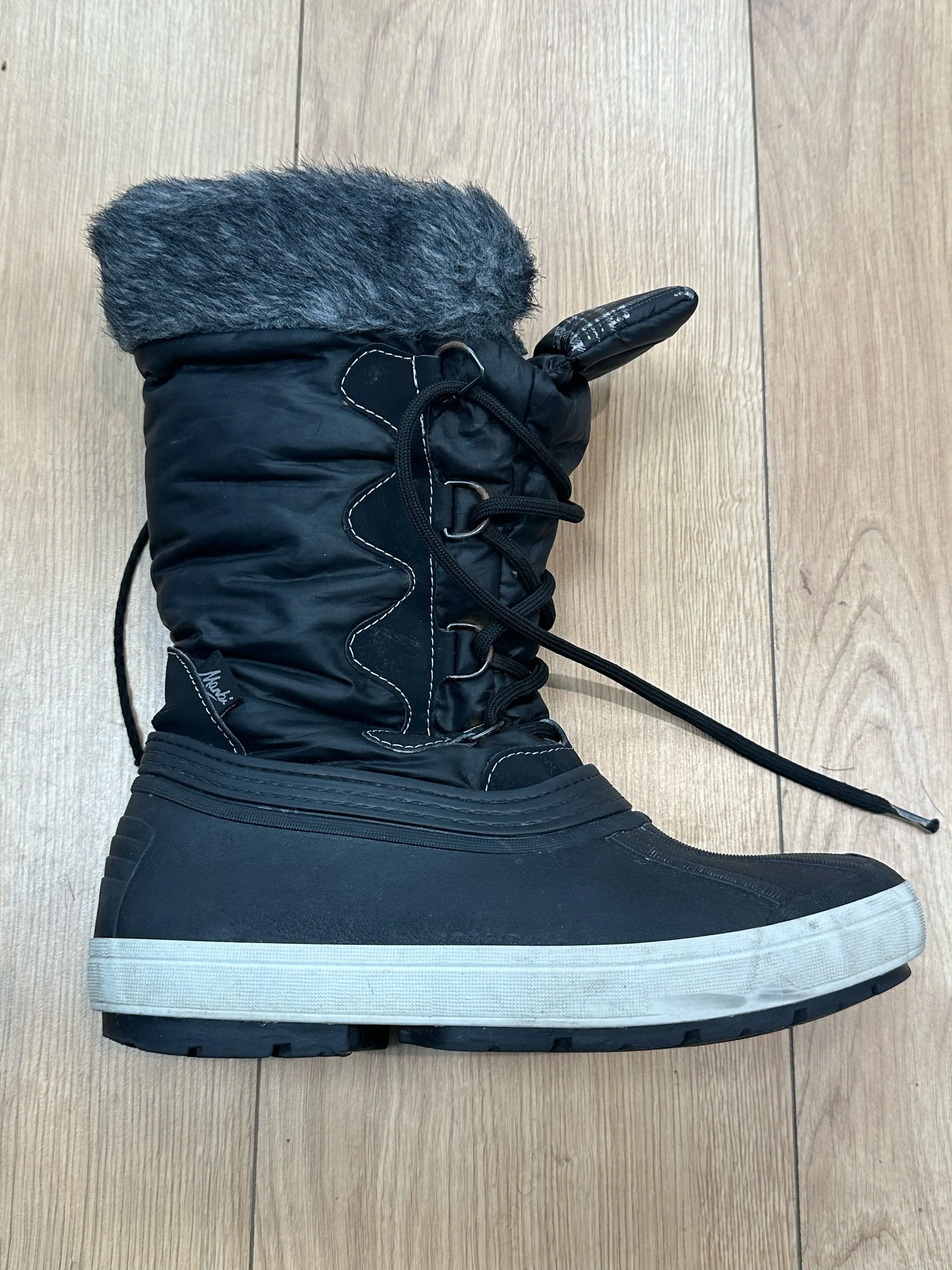 Pre-loved Adult Amelia Boots Size 38/39 (100) Grade B