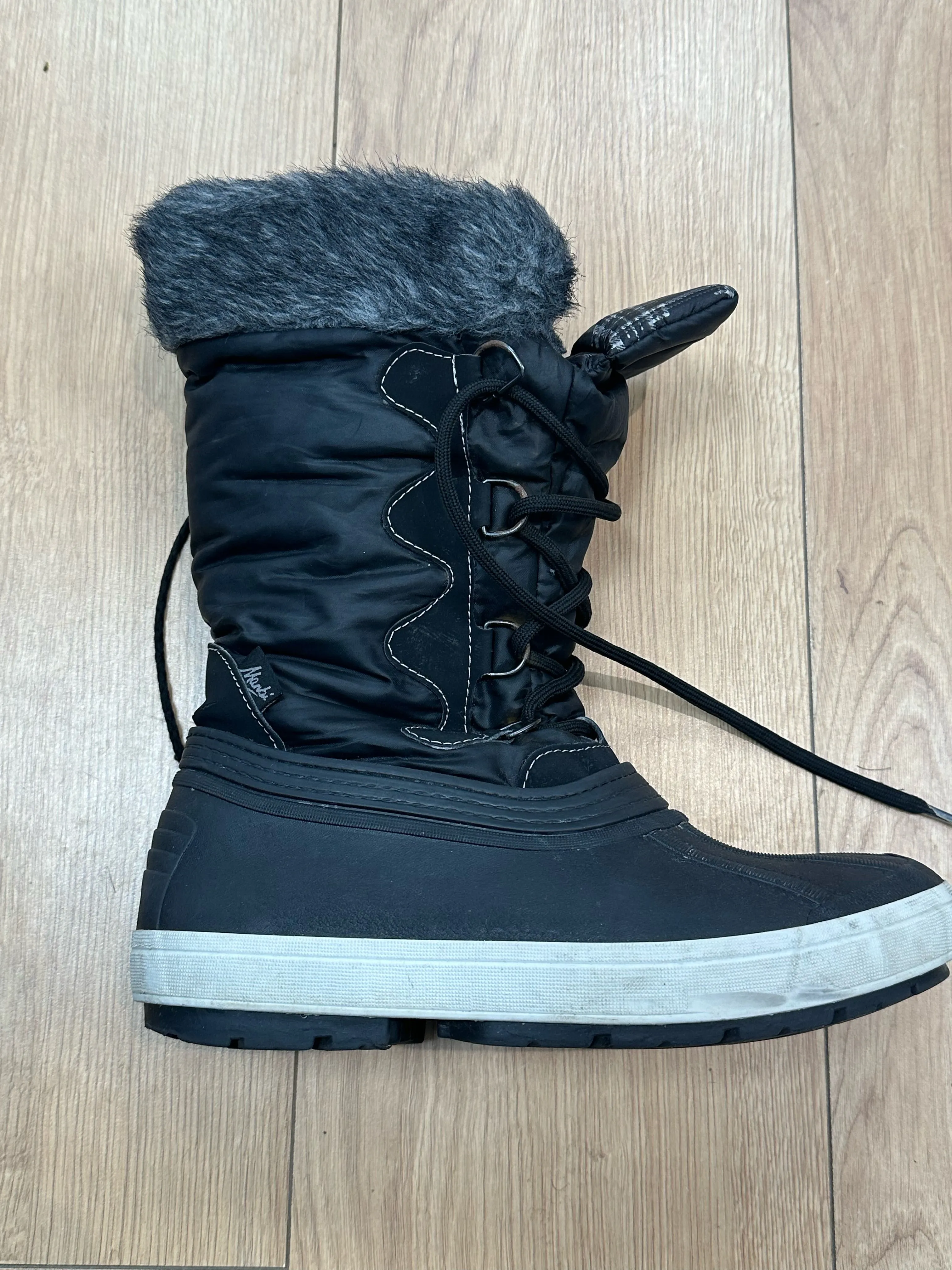 Pre-loved Adult Amelia Boots Size 38/39 (100) Grade B