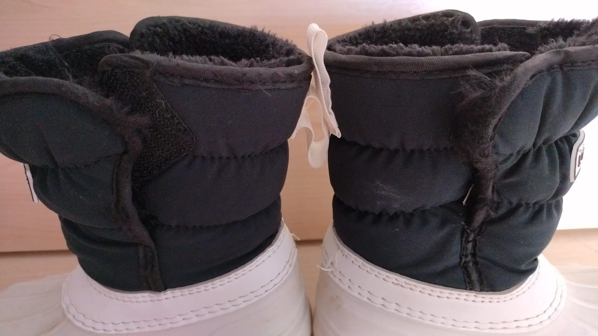 Pre Loved Roarsome (Dinoski) Kids Snow Boots Size EU26 (365)