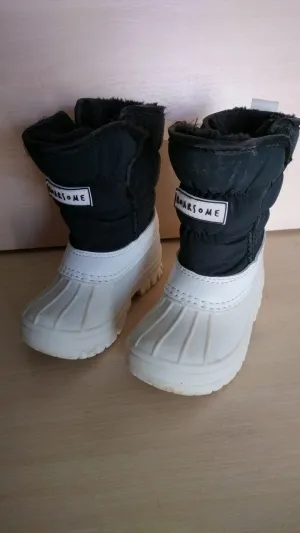 Pre Loved Roarsome (Dinoski) Kids Snow Boots Size EU26 (365)