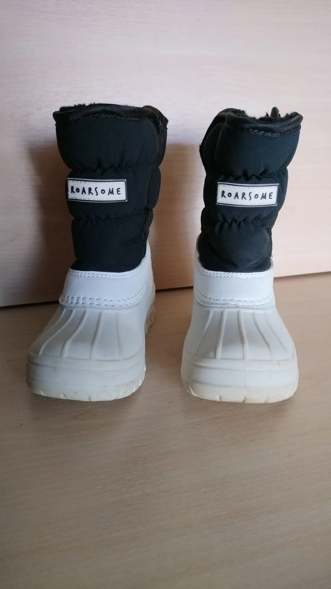 Pre Loved Roarsome (Dinoski) Kids Snow Boots Size EU28 (370)